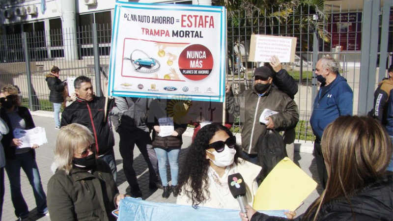 Protesta y reunión de afectados por planes de autos con sabor a poco