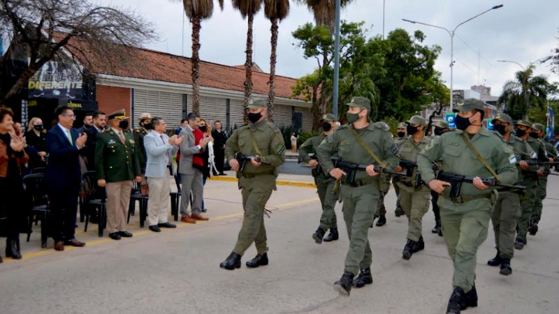 Con un peculiar desfile de gauchos salteños, Resistencia honró al General Güemes
