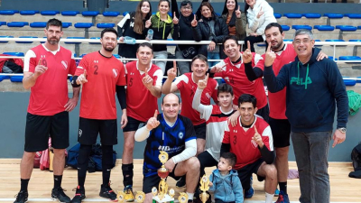 Regatas Resistencia, consagrado campeón del torneo nacional +42 en vóley