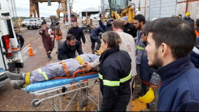 Dramático rescate de un hombre que quedó atrapado en un silo de maíz