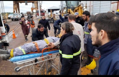 Dramático rescate de un hombre que quedó atrapado en un silo de maíz