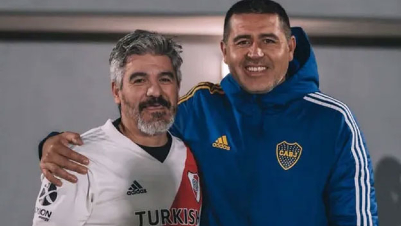 El abrazo de dos ídolos