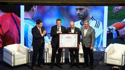 Javier Mascherano fue distinguido con la mención "Juan Bautista Alberdi" en la Cámara de Diputados
