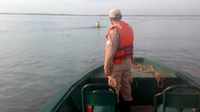 Prefectura rescató a dos kayakistas en Paso de la Patria