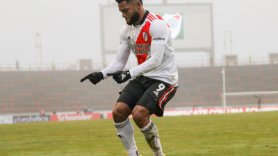 Con una destacada actuación de Borja, River goleó a Aldosivi