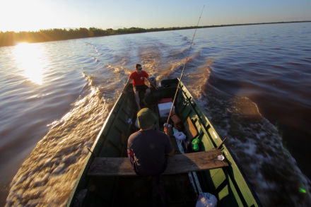 Isla del Cerrito-rio-pesca-canoa3.JPG