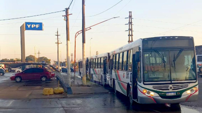 Los ómnibus fueron a las estaciones de servicio y crecen las quejas por la falta de unidades circulando