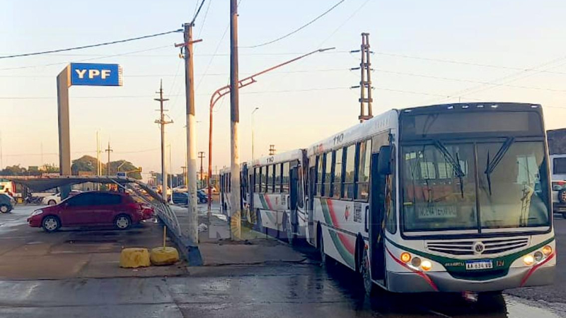 Los ómnibus fueron a las estaciones de servicio y crecen las quejas por la falta de unidades circulando