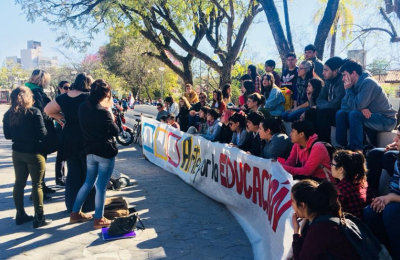 Docentes y alumnos darán una clase pública por el uso de todes y muches