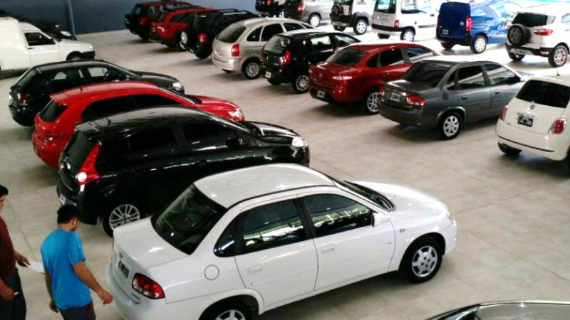 Bajaron 6,30% de un año a otro las operaciones de compra-venta de autos usados
