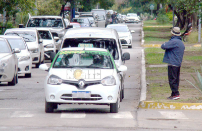 Los remiseros en la lona: trabajan dieciséis horas para ganar $1500