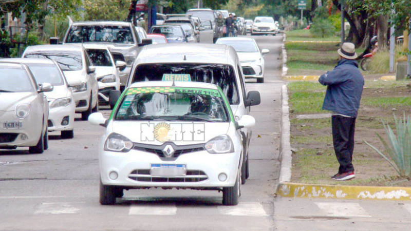 Los remiseros en la lona: trabajan dieciséis horas para ganar $1500