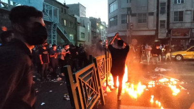 Crece a 31 la cifra de muertos en Irán por las protestas contra el velo y la policía moral