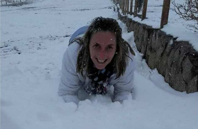 Una mujer en la nieve
