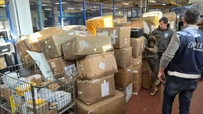 Aduana incautó 4.100 termos truchos de una costosa marca
