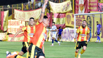 Sarmiento pegó de entrada y se metió en cuartos de final