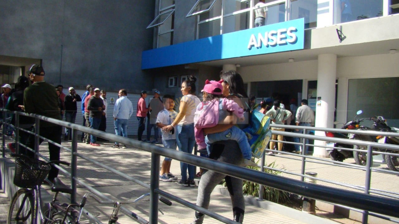 Comienza el pago de la asignación por embarazo y de las becas Progresar
