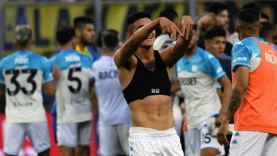 En un final lleno de incidentes, Racing venció a Boca y se quedó con el Trofeo de Campeones