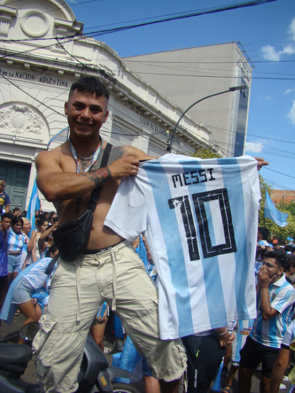 Festejos en Resistencia por la obtención de la Copa del Mundo por parte de la Selección Argentina de Fútbol en el Mundial de Qatar2022. 18-12-22. Foto: Fabián Maldonado/NORTE.