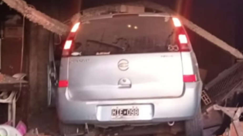 Villa Trujui: incrustó su auto en una casa y mató a dos nenes