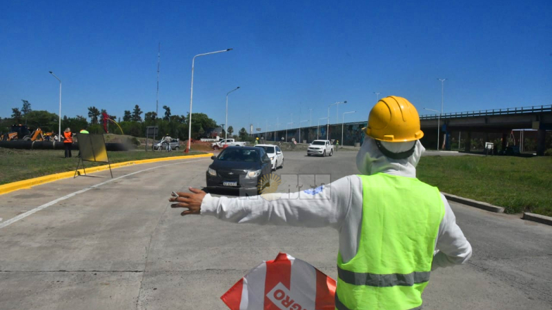 Ya comenzaron los desvíos en la rotonda de ruta 16 y avenida Sarmiento
