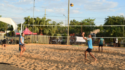 El beach vóley hizo vibrar al Parque Intercultural "2 de Febrero"
