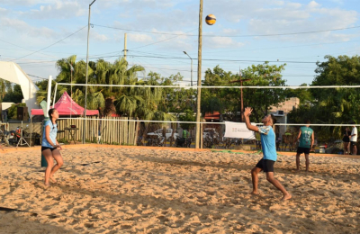 El beach vóley hizo vibrar al Parque Intercultural "2 de Febrero"