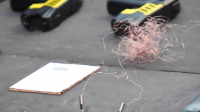 El Gobierno concretó la compra de 100 pistolas Taser para grupos especiales de las fuerzas federales