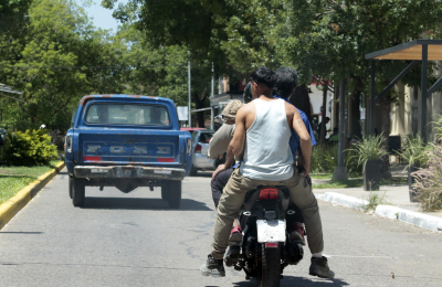 Continuaron los controles, pero sigue la resistencia a utilizar el casco