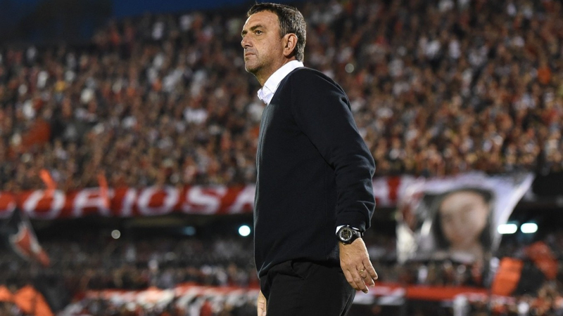 Diego Osella sella su vínculo como DT de For Ever