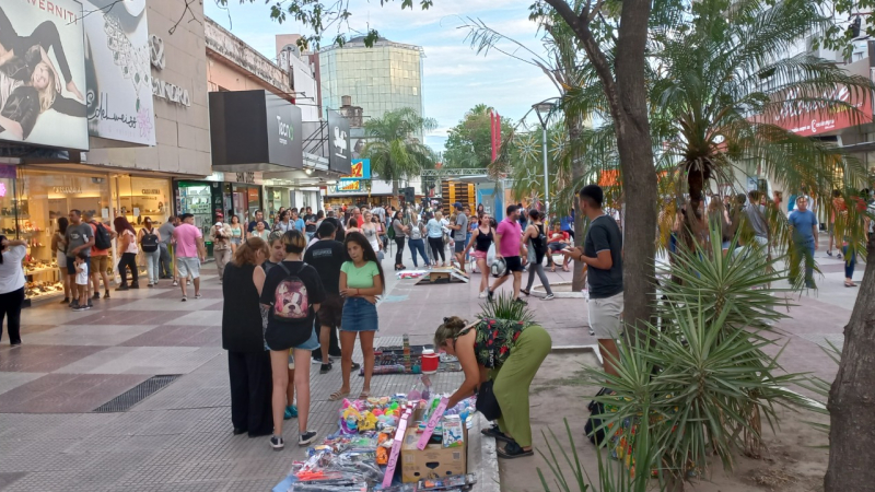 Comerciantes piden fortalecer controles a la venta callejera