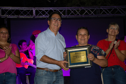 GUSTAVO HOMENAJEÓ A MUJERES DE LA ZONA ESTE.jpg