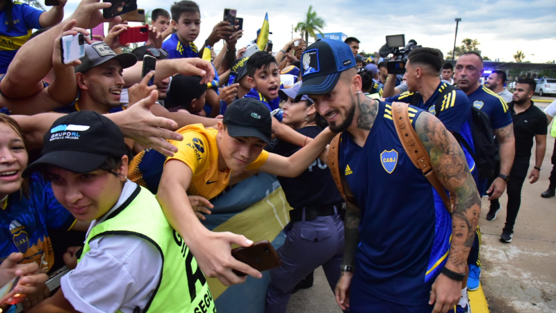 Boca llegó al hotel en Resistencia y sintió el calor de su público