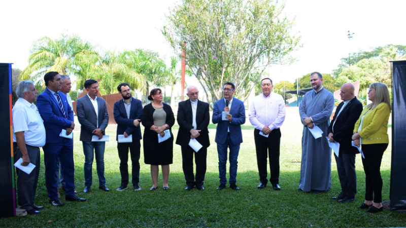 Gustavo Martínez presentó el Calendario Interreligioso 2023