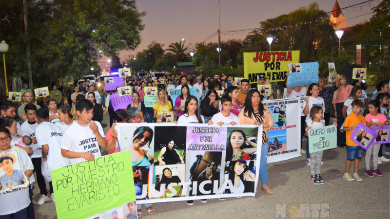 Sentida marcha a un mes del asesinato de Antonela Altamirano y Evaristo Saux