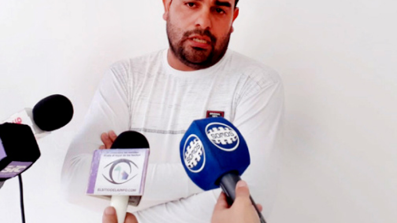 Exobreros de la plaza despedidos siguen reclamando pagos adeudados