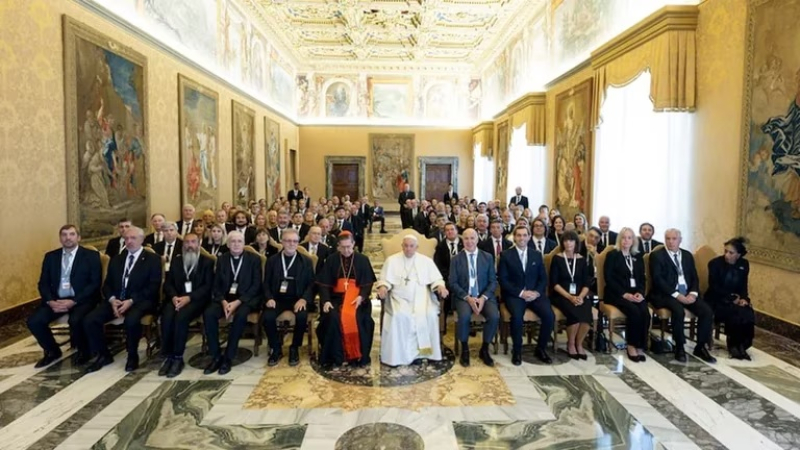 León Gieco cantó "Solo le pido a Dios" en el Vaticano