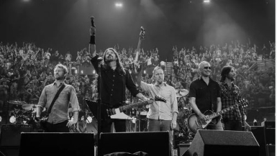 Foo Fighters anunció que el baterista Josh Freese se unirá a la banda en reemplazo de Hawkins