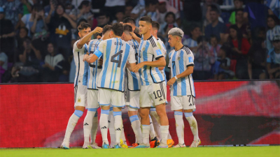 Argentina goleó a Guatemala y está en octavos de final