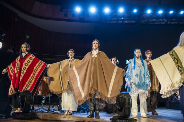 Desfile y show musical de apertura del MICA 2023