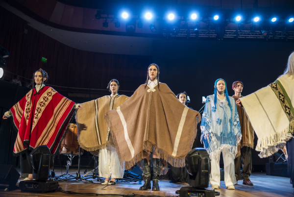 Lo que dejó la apertura del mercado de industrias culturales argentinas, desfile y show musicales.