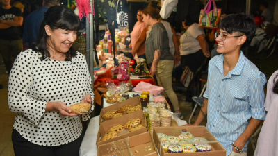 Compromiso de Cuesta de gestionar líneas de financiamiento para emprendedores