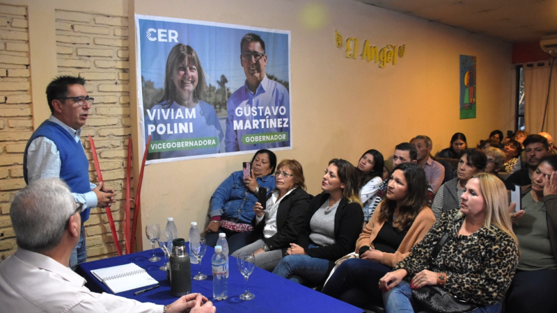 Gustavo Martínez se reunió con vecinas y vecinos del macrocentro