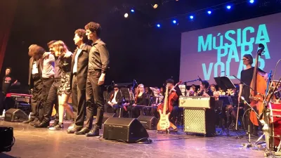 Música para volar interpreta Charly García Unplugged