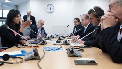 Comenzó la negociación con el FMI y Massa monitorea la comitiva que viajó