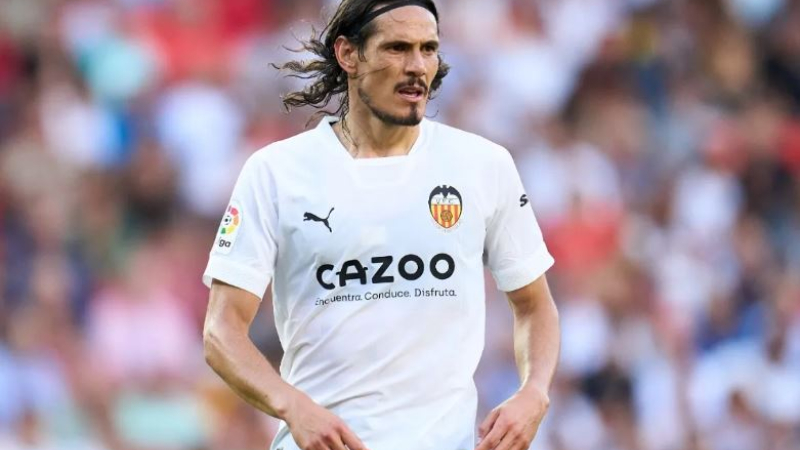 El uruguayo Edinson Cavani no se presentó en la práctica del Valencia y se acerca a Boca