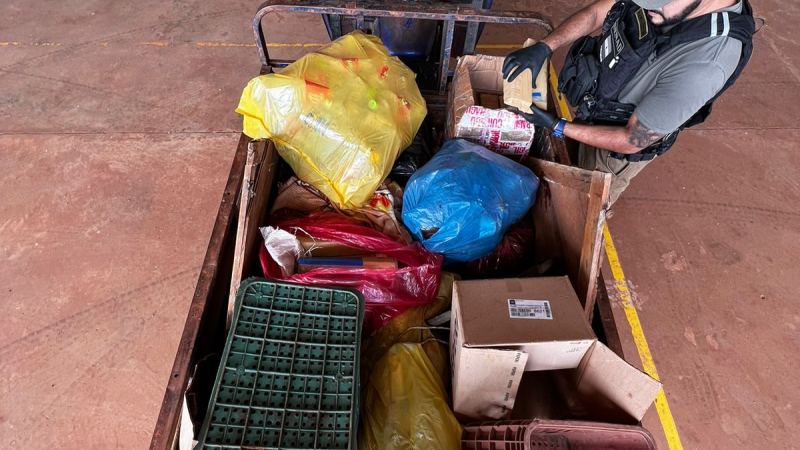 Paraguay: en un motocarro llevaba cartón, plástico y casi 100 kilos de droga