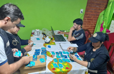 Pareja narco retuvo más de 300 tarjetas de débito y DNI para créditos usurarios