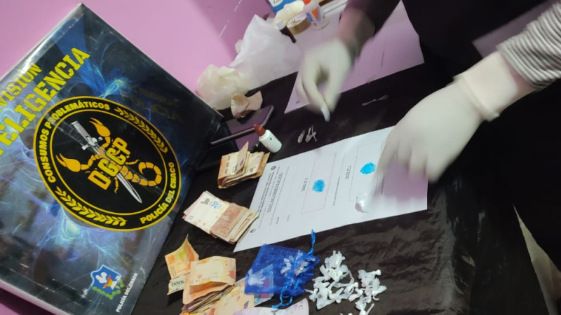 Desbaratan un kiosco narco en el Golf Club y detienen a una pareja