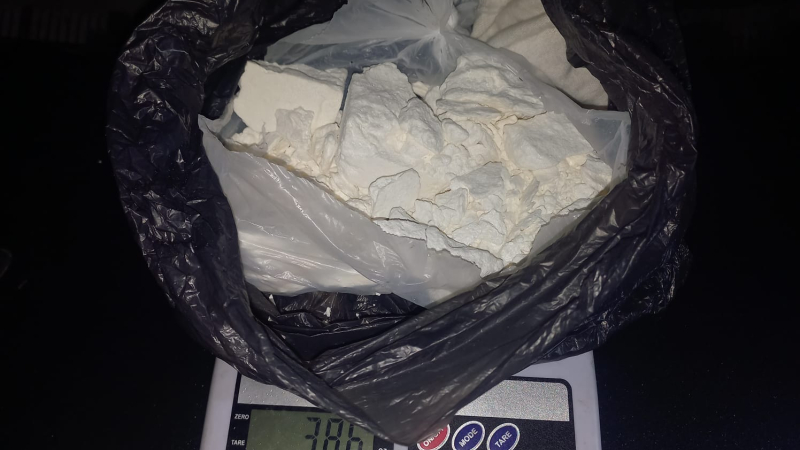 Viajaba con cocaína en el auto y terminó detenido
